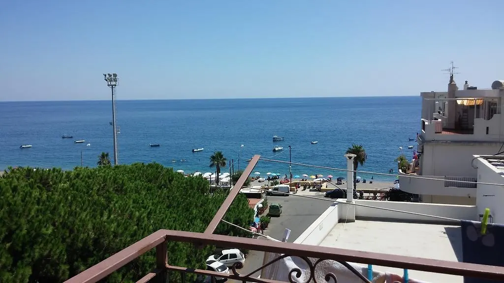 לינה וארוחת בוקר לטויאני Le Spiagge